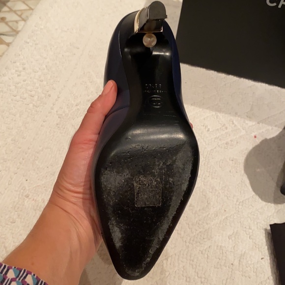 38.5 Chanel booties. Navy n black with pearl behind the heel - Picture 3 of 4